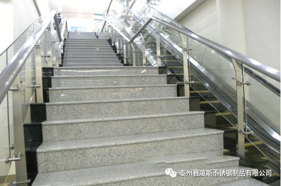 海口市不鏽鋼工程立柱案例